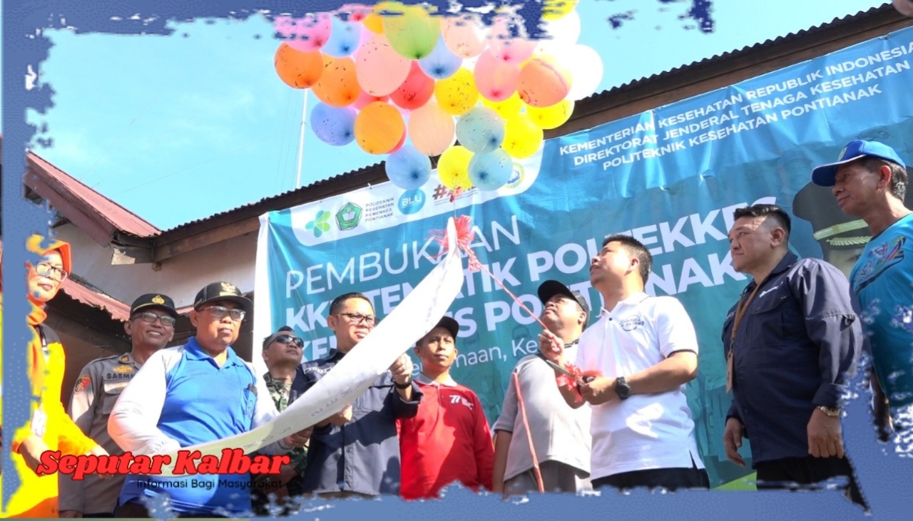 Bupati Sambas H. Satono secara resmi membuka KKN Tematik Poltekkes Kemenkes Pontianak dan Senam Germas di Halaman Kantor Camat Kecamatan Tekarang, Jumat 19 Mei 2023.