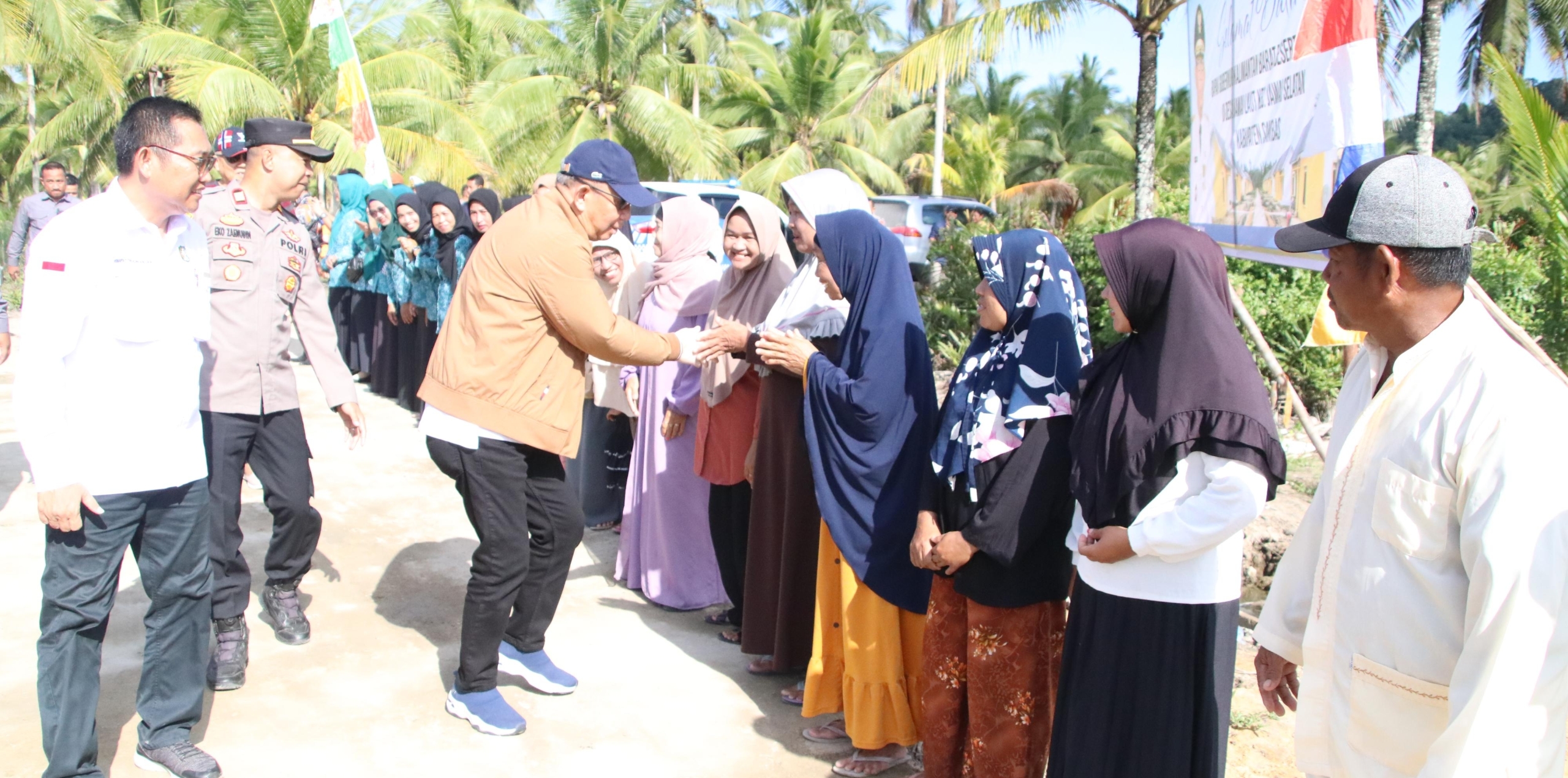 Gubernur Kalbar Serahkan 20 Unit Rumah untuk Masyarakat Jawai Laut