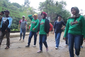 Terpukau Keindahan Riam Parangek Bengkayang