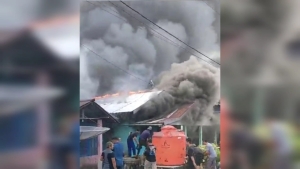 Dua Rumah Warga di Desa Pelimpaan Jawai Terbakar