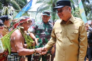 Pj Gubernur Harisson Kunjungi Makam Panglima Tentemak di Tumbang Titi