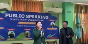 Tingkatkan Kemampuan Komunikasi, HMJ Keperawatan Singkawang gelar Seminar Public Speaking