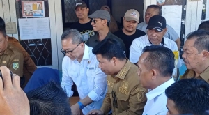 Mendag RI Bagikan 1000 Paket Beras Gratis di Kabupaten Sambas