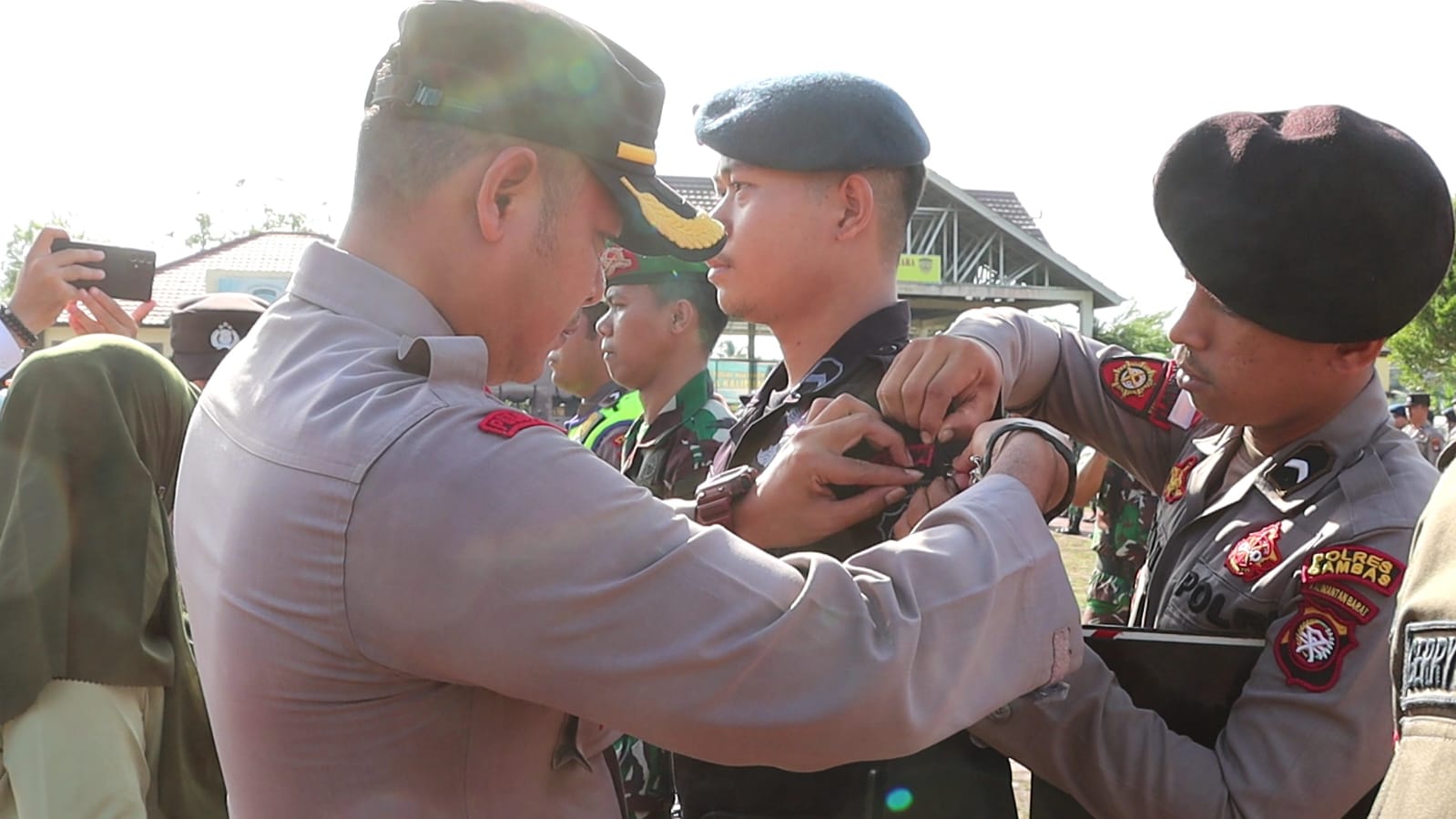 Wakapolres Sambas Pimpin Apel Gelar Pasukan Ops Lilin Kapuas 2023