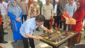 Bangunan Saluran Drainase dan Pedestrian Pasar Tebas Diresmikan Bupati Sambas