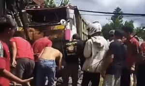 Lakalantas Motor vs Dump Truck di Sambas, Seorang Pelajar Tewas di Tempat