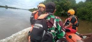 Tim SAR Gabungan Lakukan Pencarian Korban Tenggelam di Sungai Sejangkung