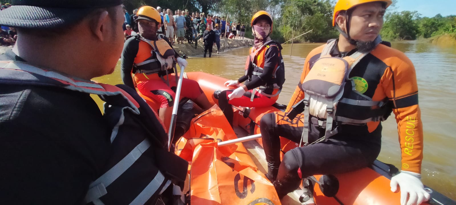 Tim SAR Gabungan berhasil menemukan korban yang tenggelam di Sungai Samalantan Bengkayang dalam keadaan meninggal dunia.