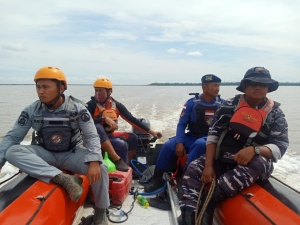Tim SAR Gabungan Lakukan Pencarian Seorang Anak Yang Tenggelam di Perairan Penjajab