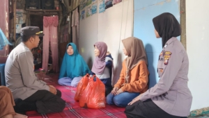 Kapolres Sambas Takziah di Rumah Kediaman salah satu Anggota KPPS Yang Meninggal Dunia