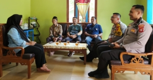 Kapolres Sambas Kunjungi Anggota KPPS Yang Alami Keguguran Saat Bertugas