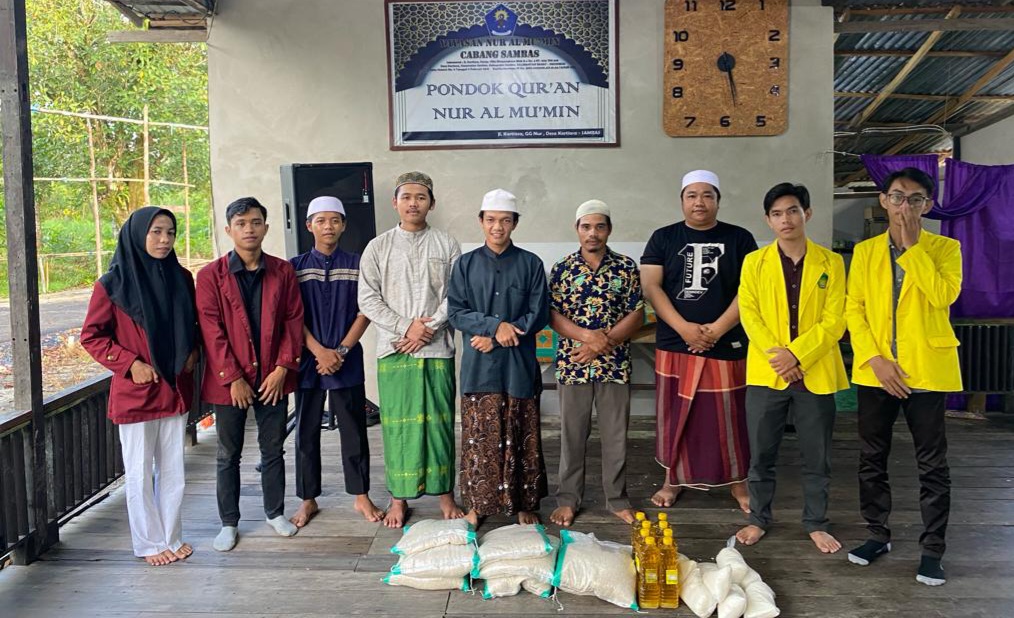 Himpunan Forum BEM Kabupaten Sambas Salurkan Sembako ke Yayasan Pondok Quran Nur Al-Mu’min