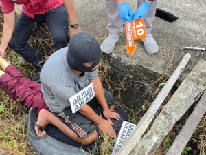 Rekonstruksi Kasus Pembunuhan, Ada 28 adegan yang dilakukan oleh pelaku AW saat membunuh marsel (Humas Polres Sambas)