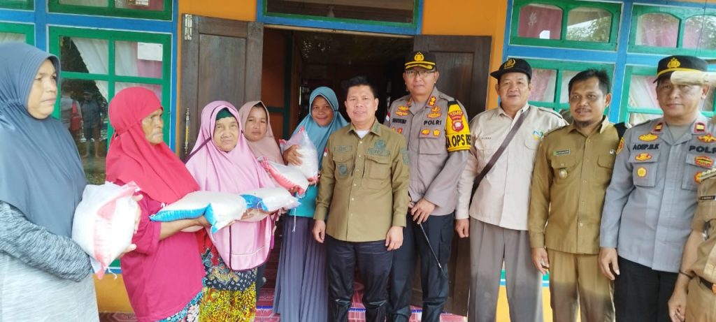 Bupati dan Forkopimda Tinjau Lokasi Banjir di Kecamatan Sejangkung