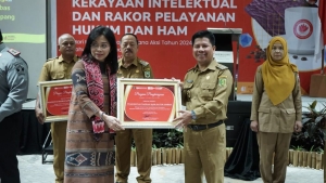 Bupati Sambas Terima Penghargaan dari Kemenhukam Kalbar