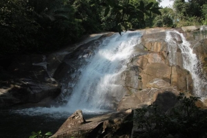 Kerennya Air Terjun Riam di Sajingan Besar Sambas