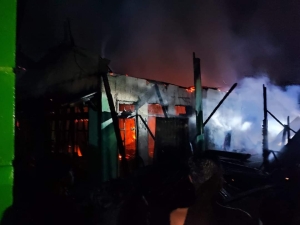 Sebuah Rumah Warga di Kecamatan Tebas Ludes Terbakar
