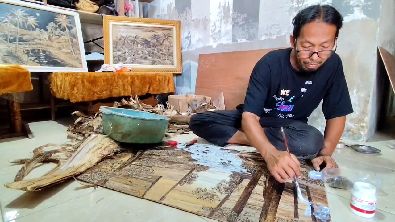 Sampah Pelepah Pisang Dijadikan Lukisan Bernilai Seni Tinggi