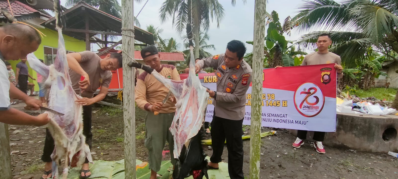 Idul Adha 1445H, Polsek Pemangkat Sembelih 11 Ekor Hewan Kurban Presisi