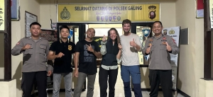 Disapa Polsek Galing, Turis Denmark : Kalian Memiliki Polisi Yang Sangat Baik dan Ramah