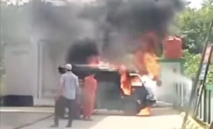 Mobil “Tangki Siluman” Terbakar di SPBU Galing