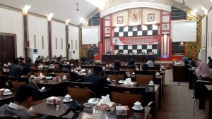 DPRD Sambas Gelar Paripurna Pengesahan Raperda