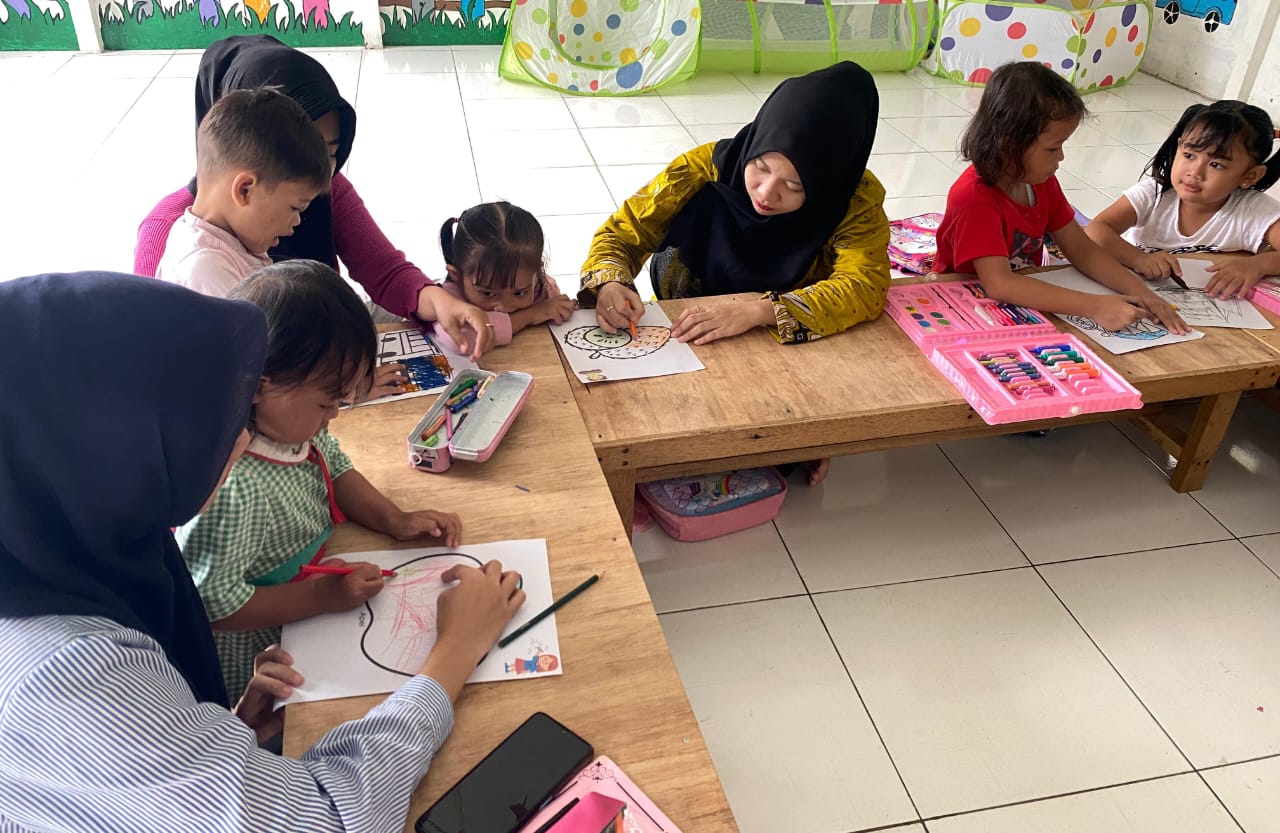Kelompok Belajar Badak Kecil, Membuat Anak-anak Pintar, Ceria dan Gembira