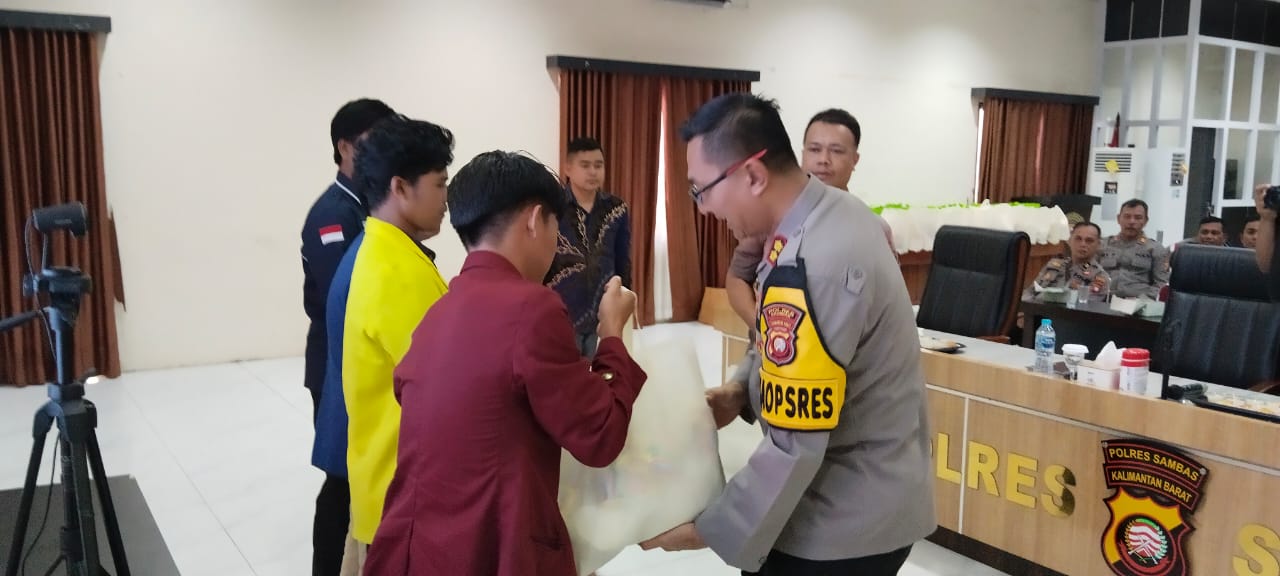 Polres Sambas Gelar Zoom Meeting Baksos Polri Presisi Bersama Mahasiswa dan Aliansi BEM