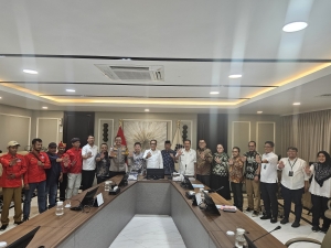 Bupati Sambas Fasilitasi Pertemuan Buruh dan Wamenaker
