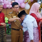 Bupati Sambas Berikan Apresiasi kepada Murid SD dan SMP IT Sulthoniyah