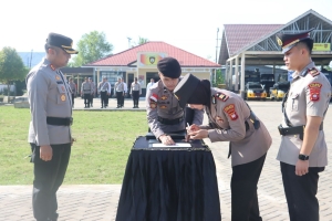 Kapolres Sambas Pimpin Sertijab 3 Kasat dan 2 Kapolsek