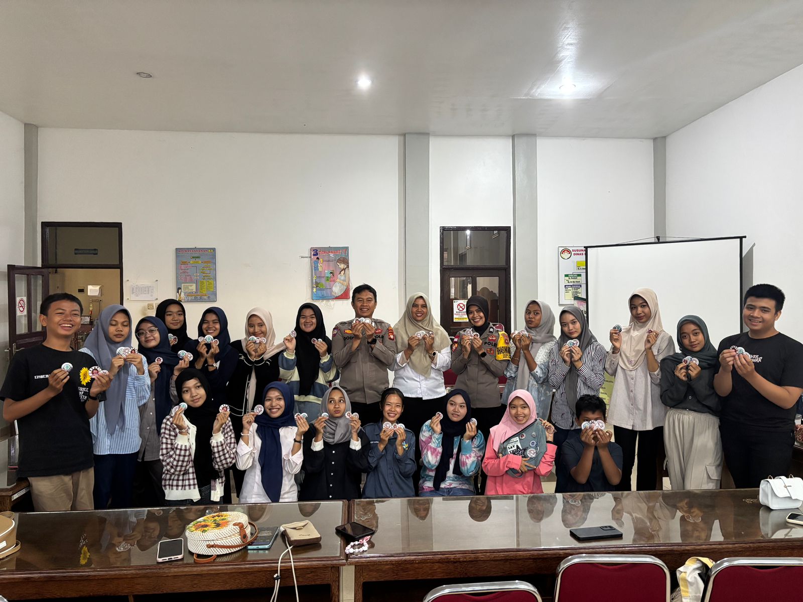 Sat Binmas Polres Sambas Gelar Diskusi dan Tatap Muka dengan Forum Anak Daerah