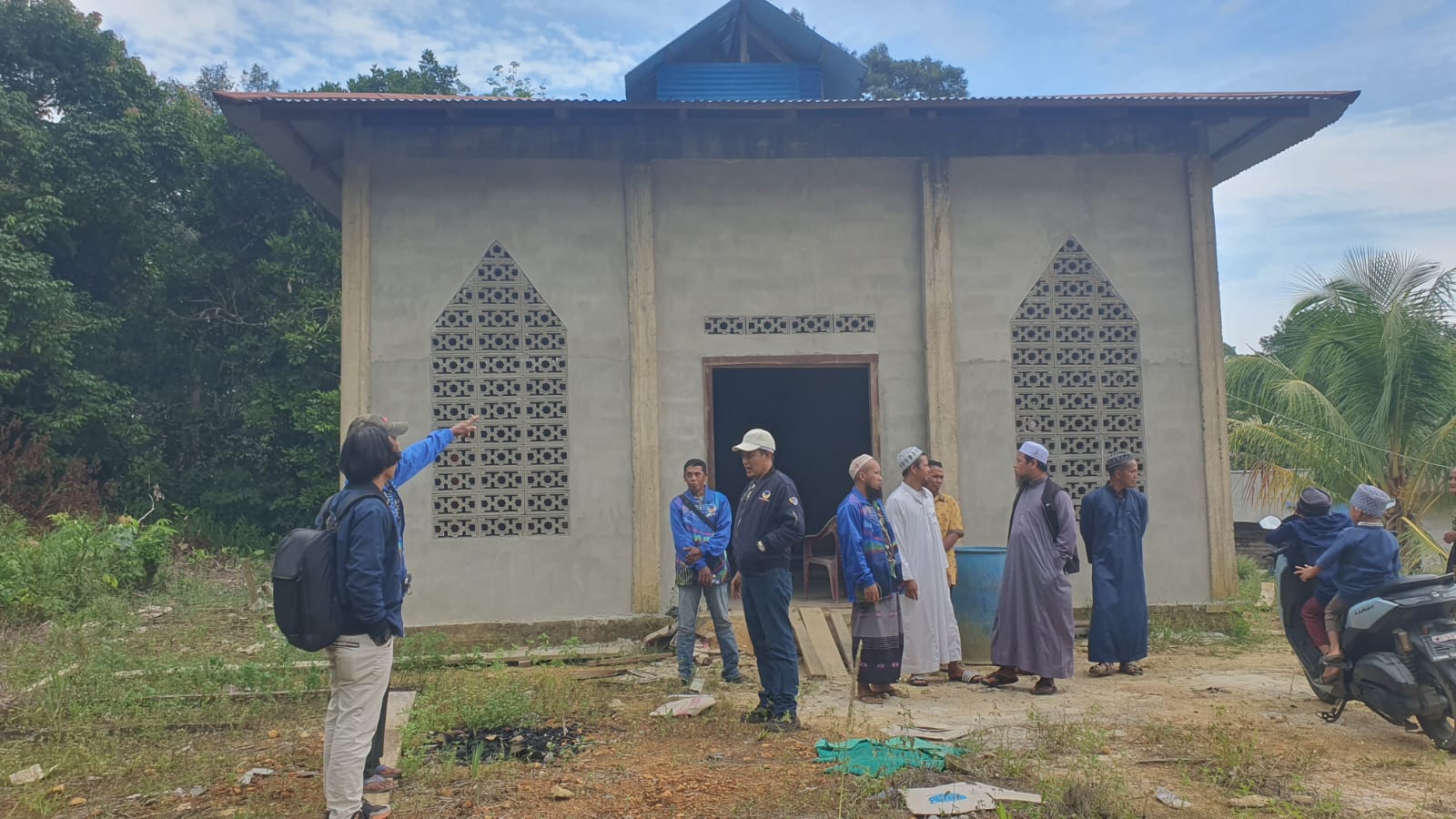 H Subhan Nur Bantu Pembangunan Masjid Nur Hidayah Sinjan