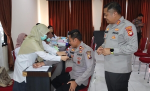 Sambut Hari Bhayangkara ke-79, Polres Sambas Gelar Bakti Kesehatan Donor Darah dan Pengobatan Gratis