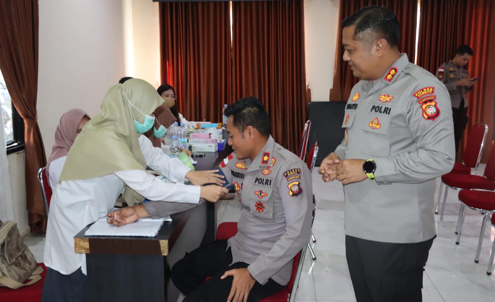 Sambut Hari Bhayangkara ke-79, Polres Sambas Gelar Bakti Kesehatan Donor Darah dan Pengobatan Gratis