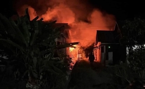 Polsek Sambas Lakukan Penanganan Cepat dalam Insiden Kebakaran Rumah Warga di Sebawi