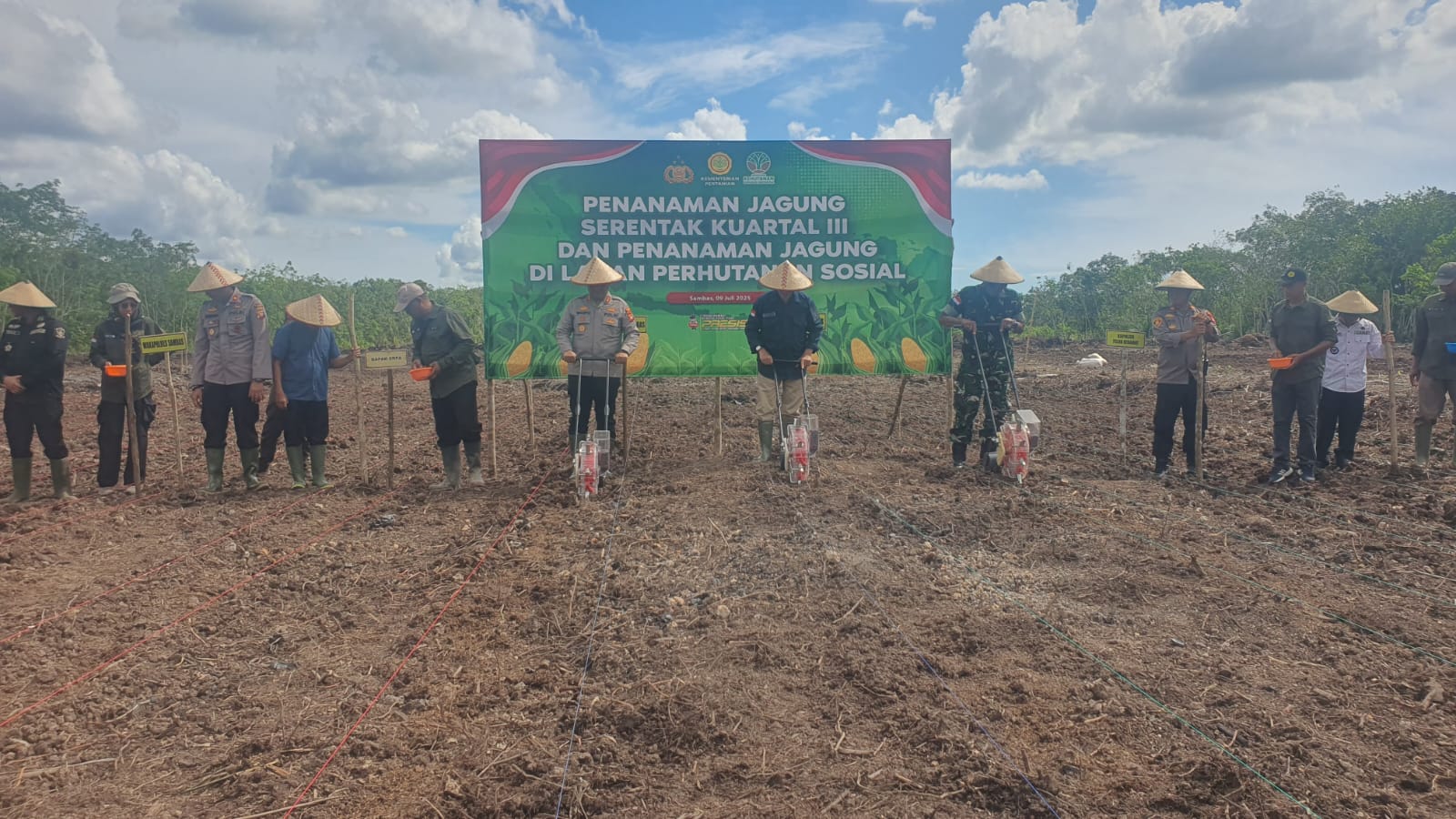 Dukung Swasembada Pangan, Polres Sambas Gelar Penanaman Jagung Serentak Kuartal III
