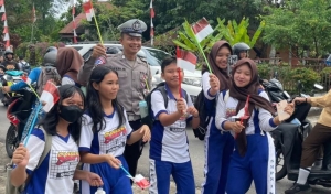 Satlantas Polres Sanggau Tebar Semangat Merah Putih Jelang HUT ke-80 RI