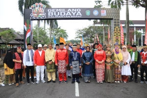 Ribuan Peserta Meriahkan Karnaval Gemilang Budaya Kalimantan Barat