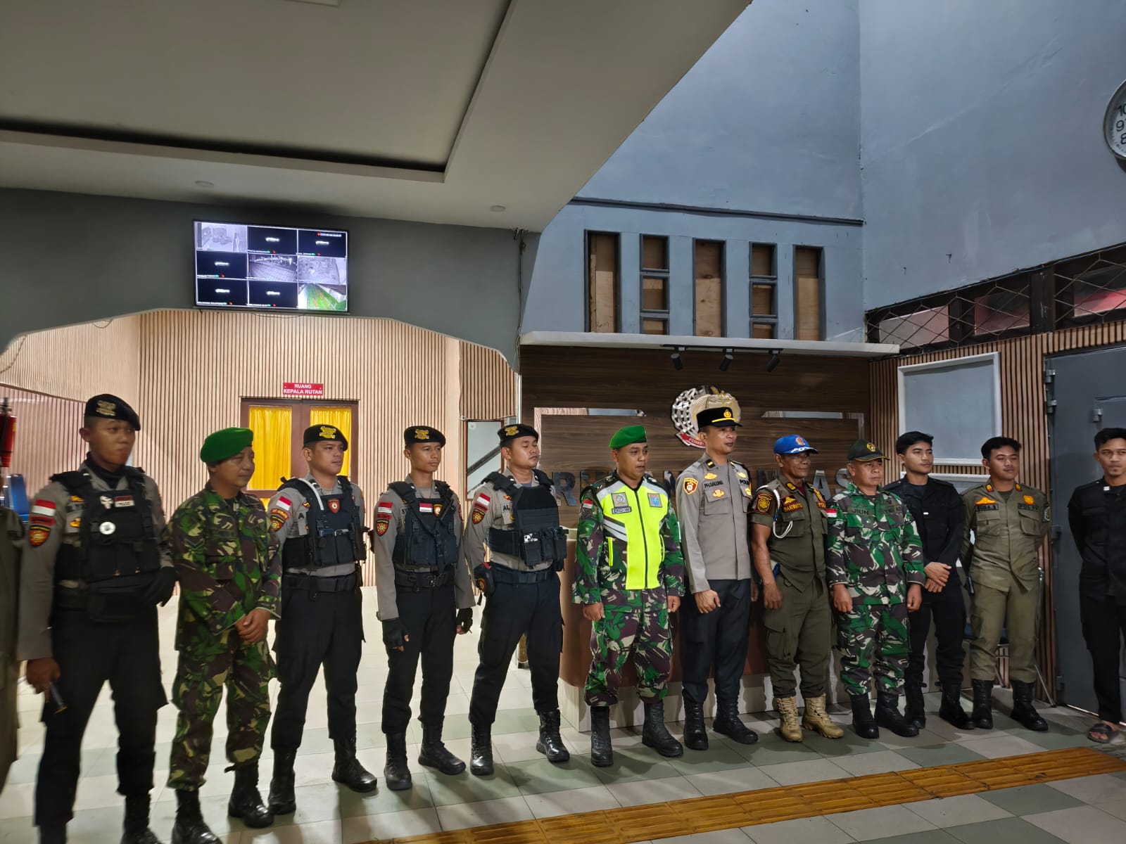 TNI dan Polri Gelar Patroli Gabungan Skala Besar di Kabupaten Sambas