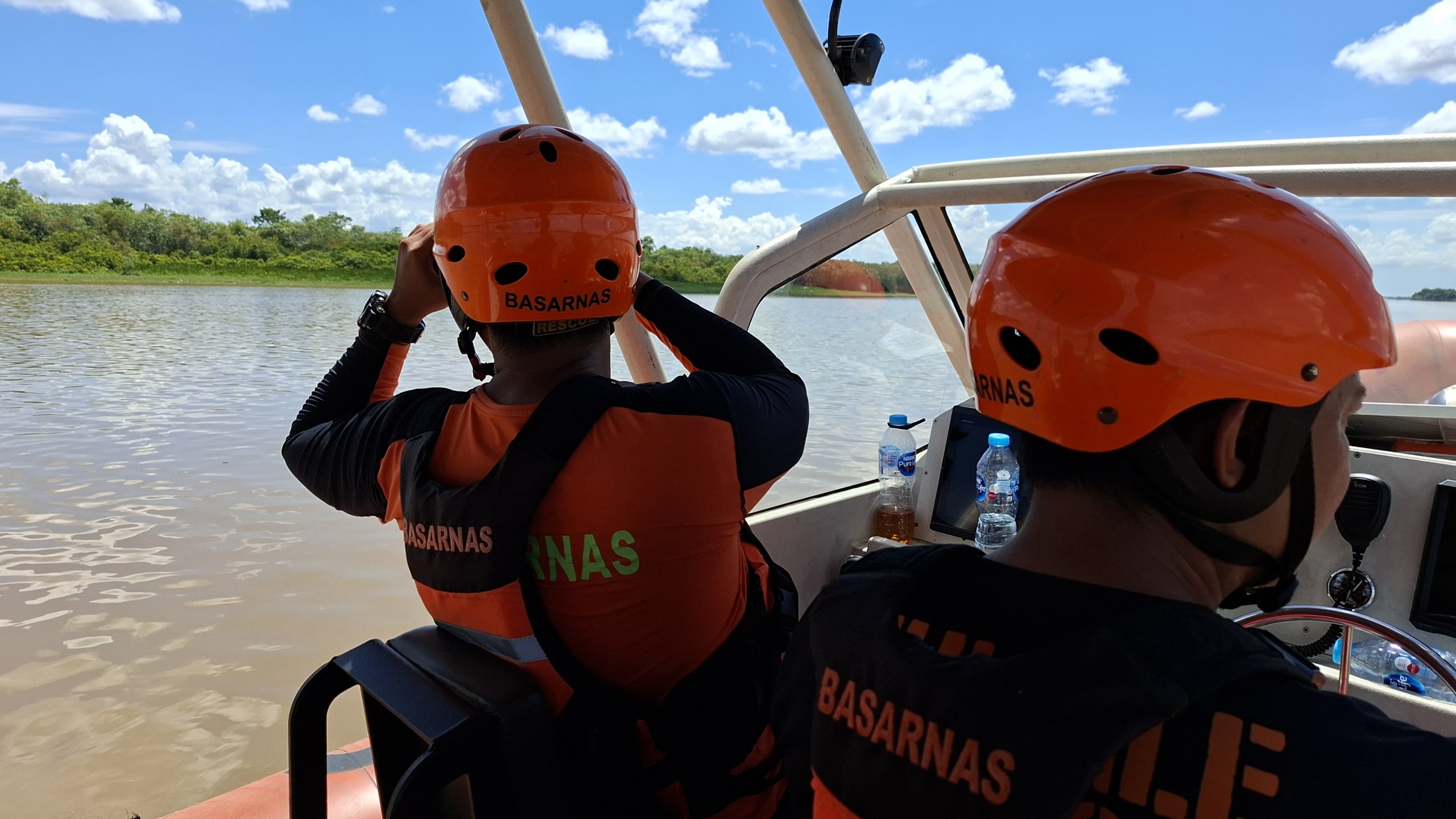 Tim SAR Gabungan Cari Keberadaan Anak Buah Kapal yang Hilang di Sungai Kapuas