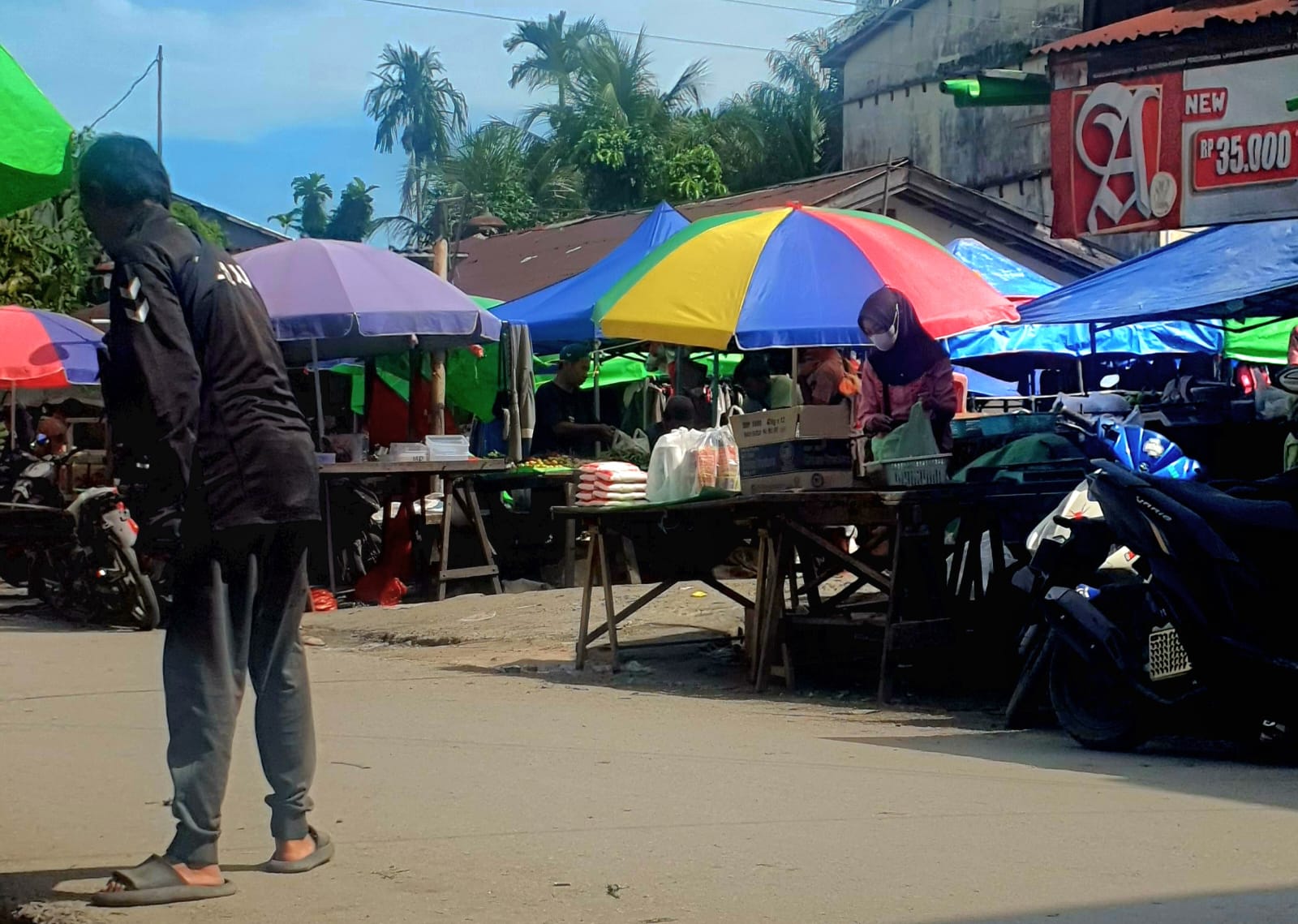 Mengenal Lebih Dekat Pasar Pagi di Tebas: Keunikan dan Dinamika