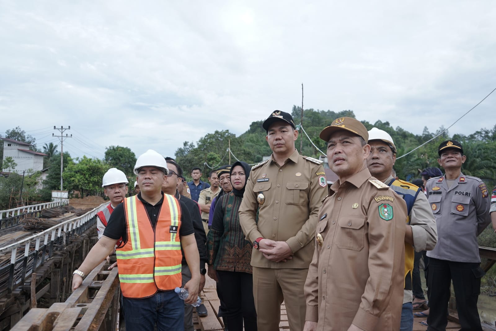 Gubernur Norsan Tinjau Peningkatan Jembatan Sejiram-Semitau, Solusi Akses Saat Banjir