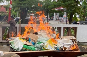 Kejaksaan Negeri Pontianak Musnahkan Barang Bukti 95 Perkara Tindak Pidana