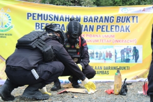 Kejari Sambas Musnahkan Barang Bukti Bahan Peledak Berbahaya Hasil Putusan Pengadilan
