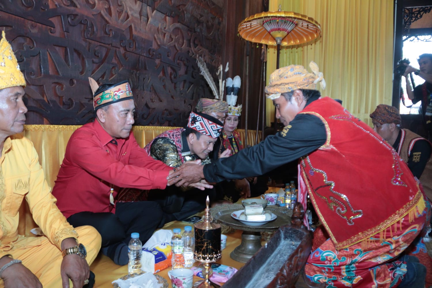 Wagub Krisantus Terima Gelar Adat Kehormatan Kepatihan Jaga Pati Laman Sembilan Domong Sepuluh Dari Masyarakat Adat Ketapang