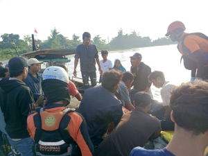 Tiga Pelajar Terseret Ombak di Pantai Anjir Ketapang, 2 Korban Berhasil ditemukan Meninggal Dunia