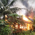 Sebuah Rumah Warga di Desa Sekura Ludes Terbakar, Tidak Ada Korban Jiwa