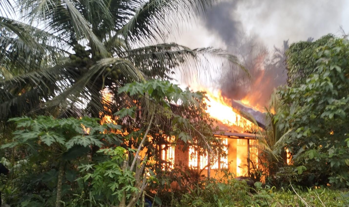 Sebuah Rumah Warga di Desa Sekura Ludes Terbakar, Tidak Ada Korban Jiwa