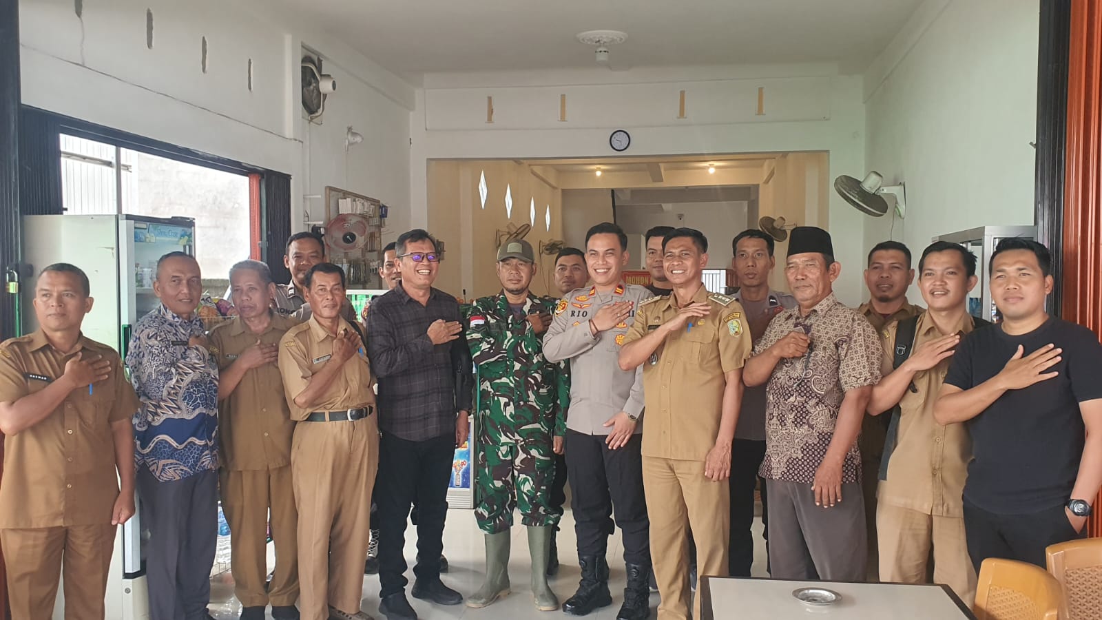 Silaturahmi Polsek Semparuk dan Masyarakat, Membangun Keamanan dan Ketertiban Bersama